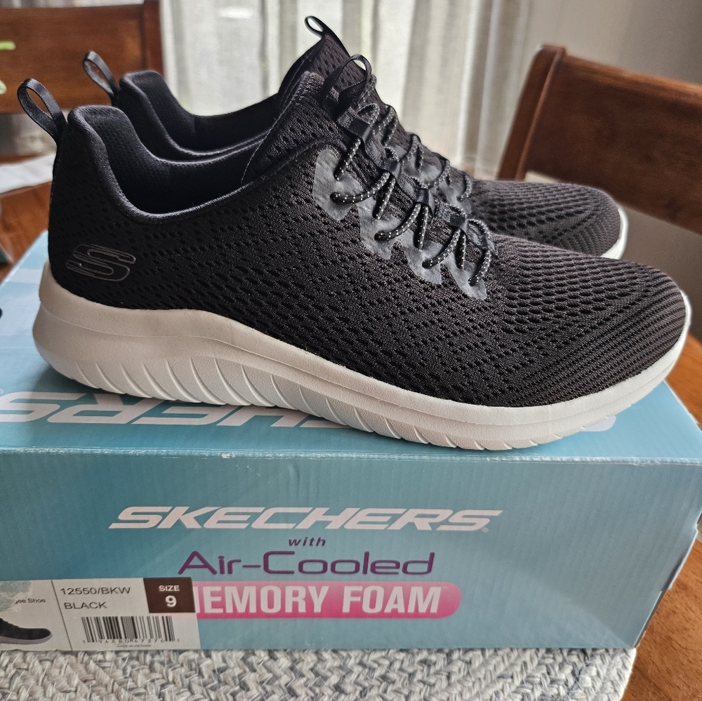 Skechers Ultraflex Bungee shoe with memory foam